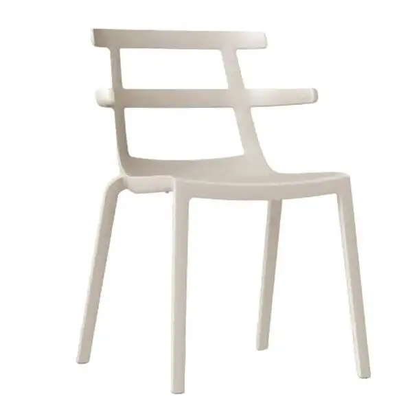 chaise-plastique-blanche-design-terrasse-bar-restaurant-tokyo