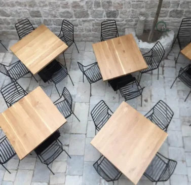 Inspiration-restaurant-chaises-metal-noires-design-Lank